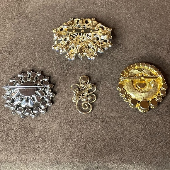 Blue rhinestone brooches (choice of one) - Picture 3 of 8